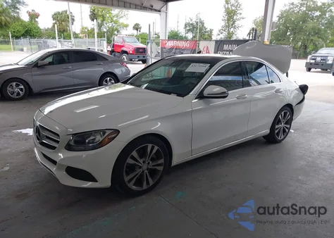 2016 Mercedes-Benz C 300 z USA, uszkodzony, nr VIN WDDWF4JB2GR152079